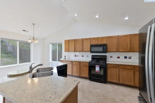 1085 SW Latour Peak St, Pullman, WA 99163