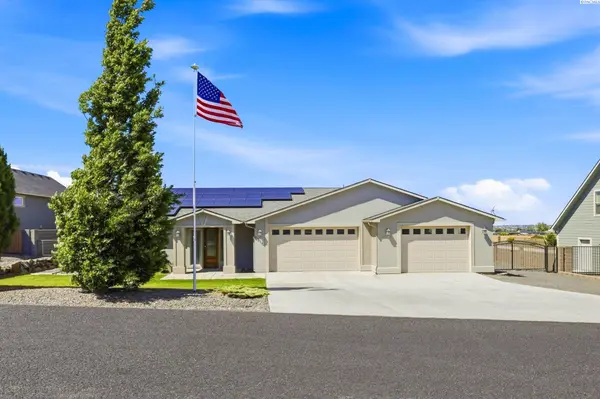 83104 E Wallowa Rd,  Kennewick,  WA 99338
