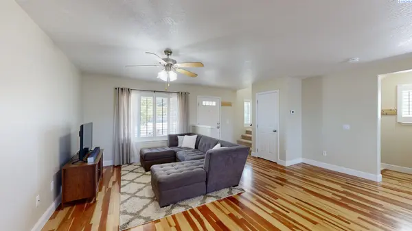 1180 SW Lost Trail Dr, Pullman, WA 99163