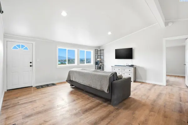 671 Hull Road, Selah, WA 98942