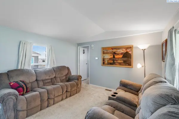 95 Ridgecliff Dr, Richland, WA 99352