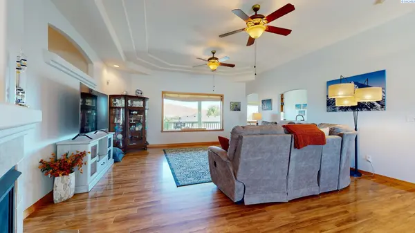 5903 Kilawea Drive, West Richland, WA 99353