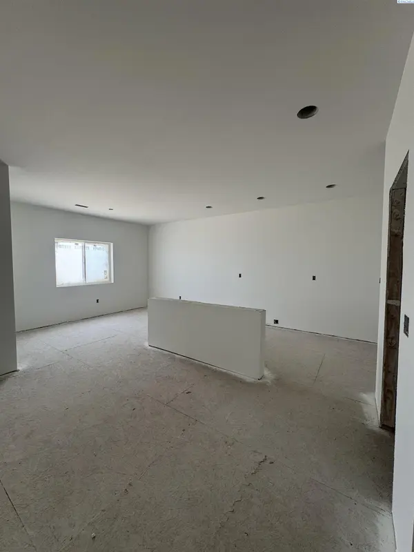 316 Olivia St, Sunnyside, WA 98944