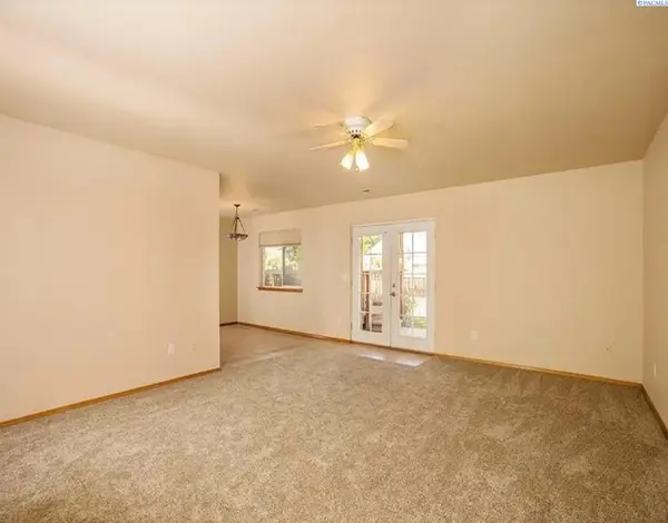 5208 Mockingbird Court, West Richland, WA 99353