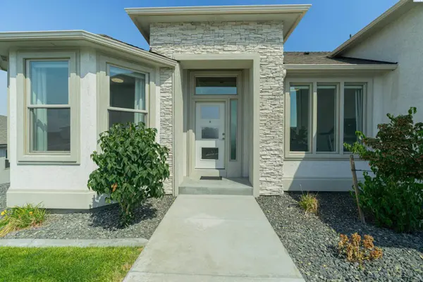 7066 Corsica St, West Richland, WA 99353