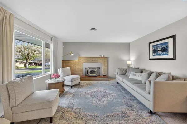 935 Parkside Dr, Prosser, WA 99350