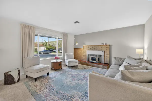 935 Parkside Dr, Prosser, WA 99350