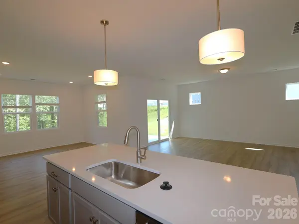 8895 Visgrove DR, Sherrills Ford, NC 28673