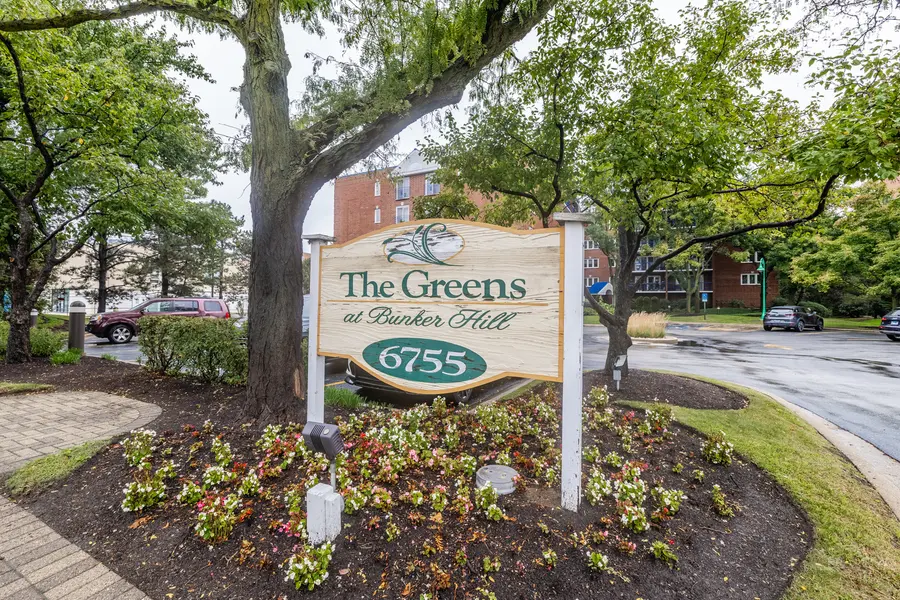 6755 N Milwaukee AVE #505, Niles, IL 60714