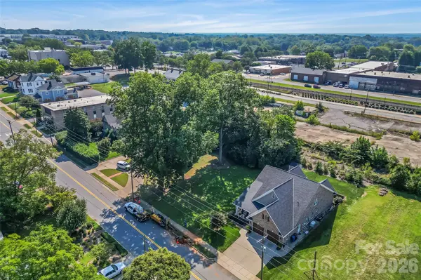 521 1st AVE NW, Hickory, NC 28601