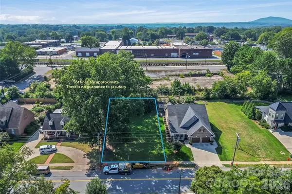 521 1st AVE NW, Hickory, NC 28601