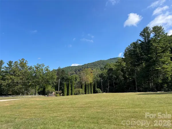 000 Shining Rock DR #2, Canton, NC 28716