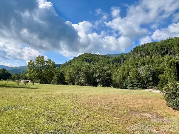 000 Shining Rock DR #2, Canton, NC 28716