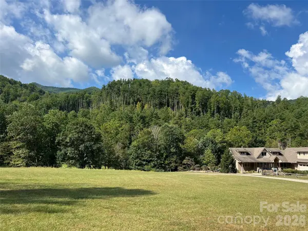 000 Shining Rock DR #2, Canton, NC 28716