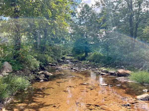 000 Shining Rock DR #2, Canton, NC 28716