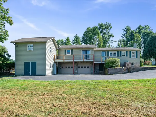 102 Phillips RD, Spruce Pine, NC 28777