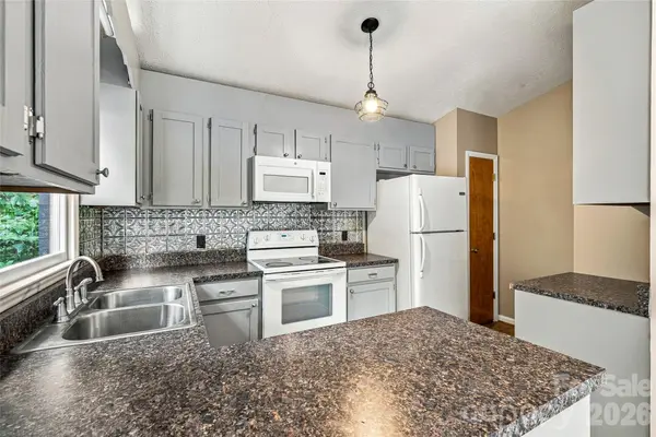 117 View De Lake DR, Etowah, NC 28729