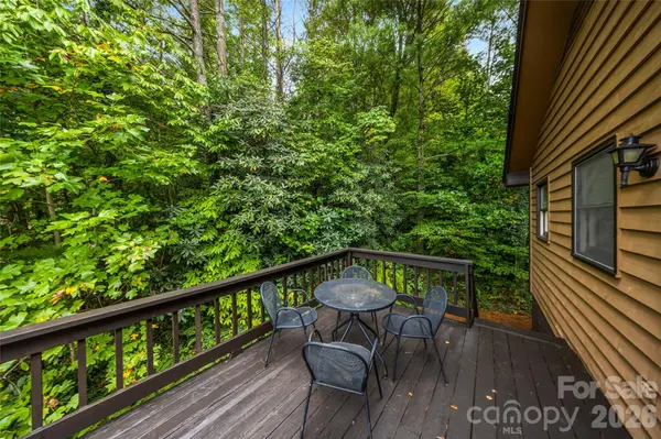 117 View De Lake DR, Etowah, NC 28729