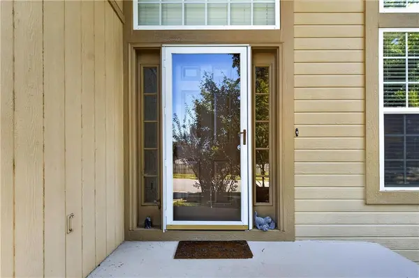 1433 Glen DR, Louisburg, KS 66053