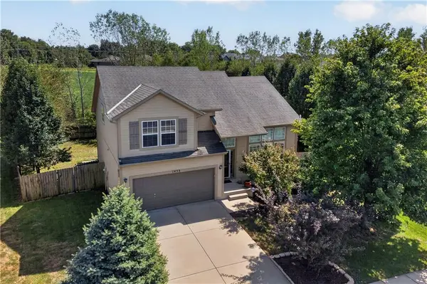 1433 Glen DR, Louisburg, KS 66053