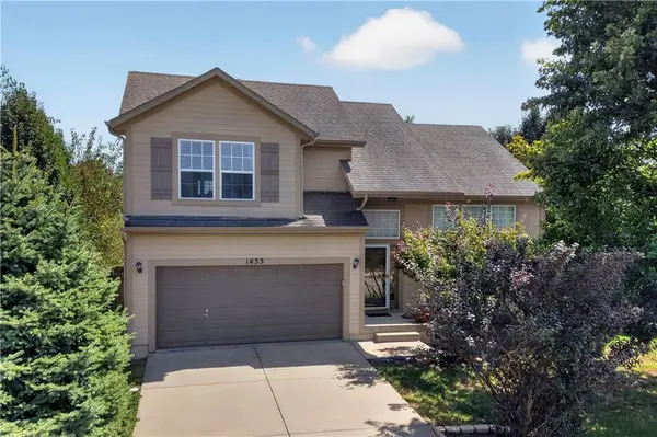 1433 Glen DR, Louisburg, KS 66053