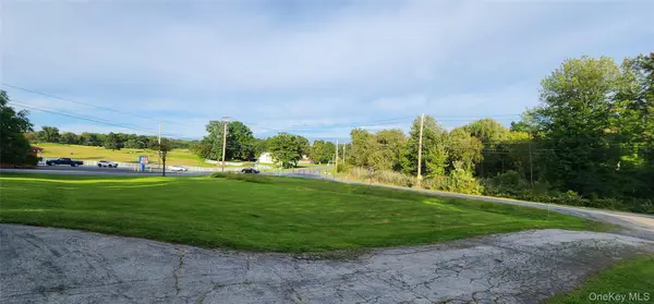 613-615 Salt Point TPKE, Hyde Park, NY 12601