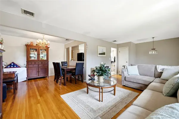 29 Suffolk RD #A, Massapequa, NY 11758
