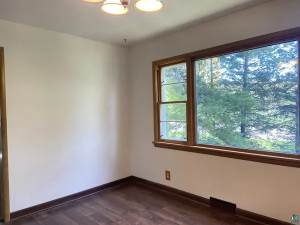 3296 Midway Rd, Proctor, MN 55810