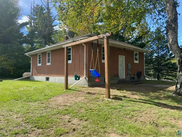 3296 Midway Rd, Proctor, MN 55810