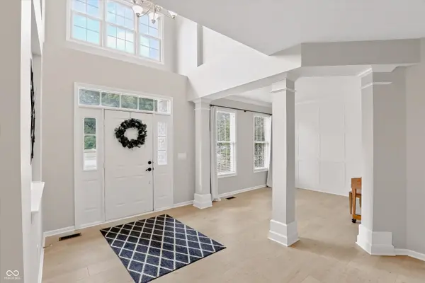 8838 Pin Oak DR, Zionsville, IN 46077