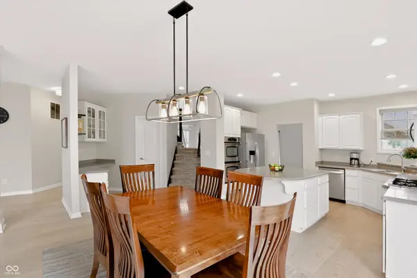 8838 Pin Oak DR, Zionsville, IN 46077