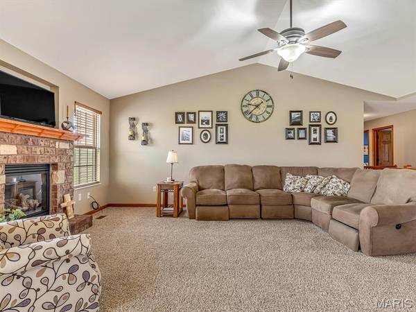 4009 Autumn Oak DR, Smithton, IL 62285
