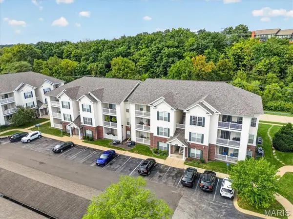 31 Kassebaum LN #203, St Louis, MO 63129
