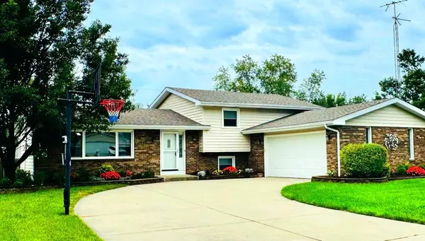 954 Chippewa DR, Crown Point, IN 46307