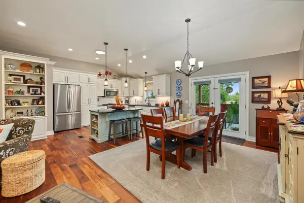 1813 Bluestem Ln, Salina, KS 67401