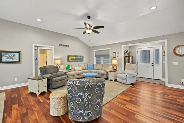 1813 Bluestem Ln, Salina, KS 67401