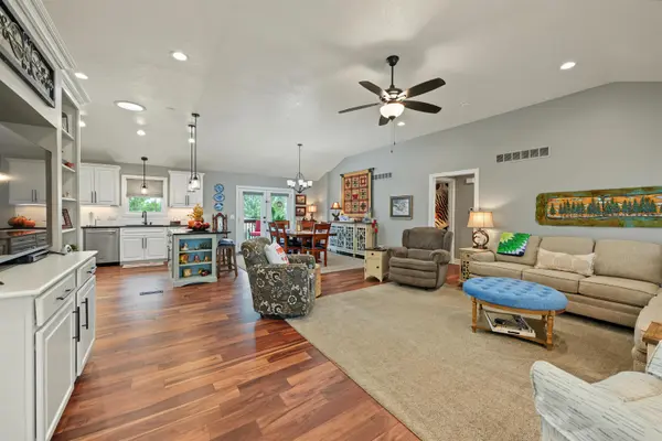 1813 Bluestem Ln, Salina, KS 67401