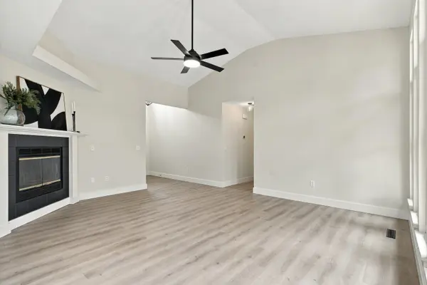 3906 W Kay Pointe BLVD, Springfield, MO 65802