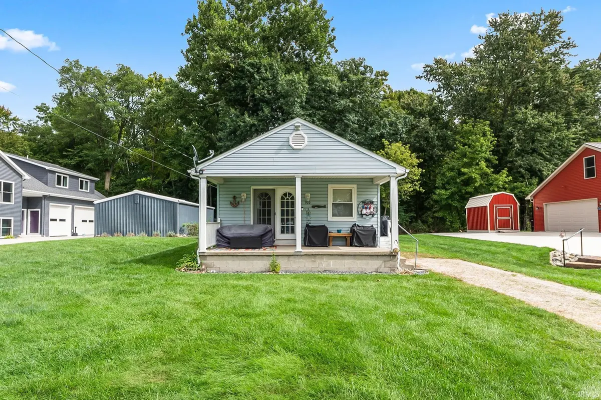920 Lane 180 Turkey LK, Hudson, IN 46747-9223