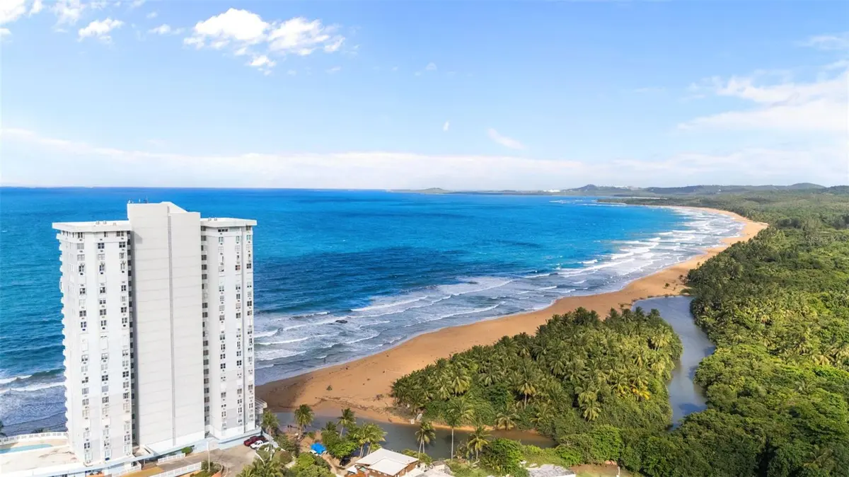Esperanza St COND. SANDY HILLS #18-H, Luquillo, PR 00773