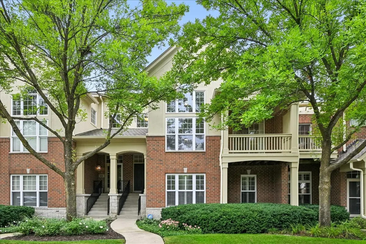 466 S Commons CT, Deerfield, IL 60015