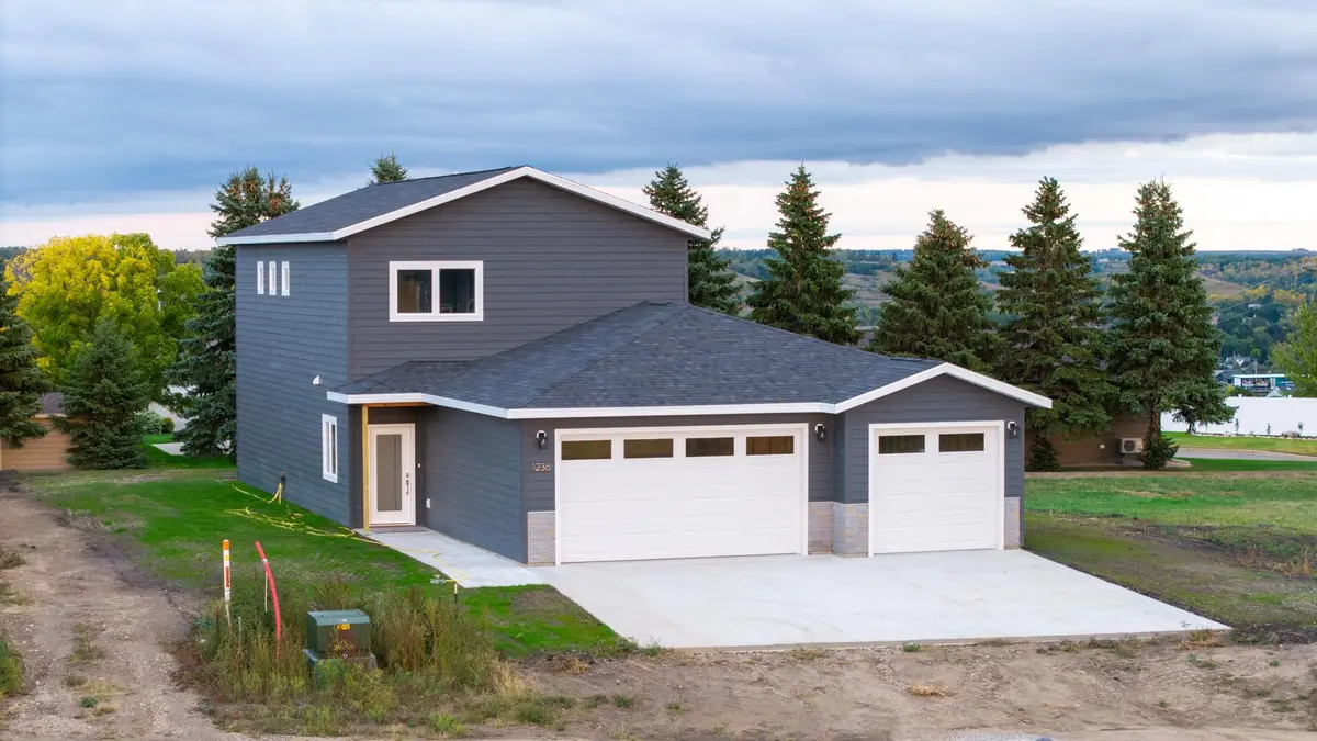 1236 4th AVE NW, Valley City, ND 58072