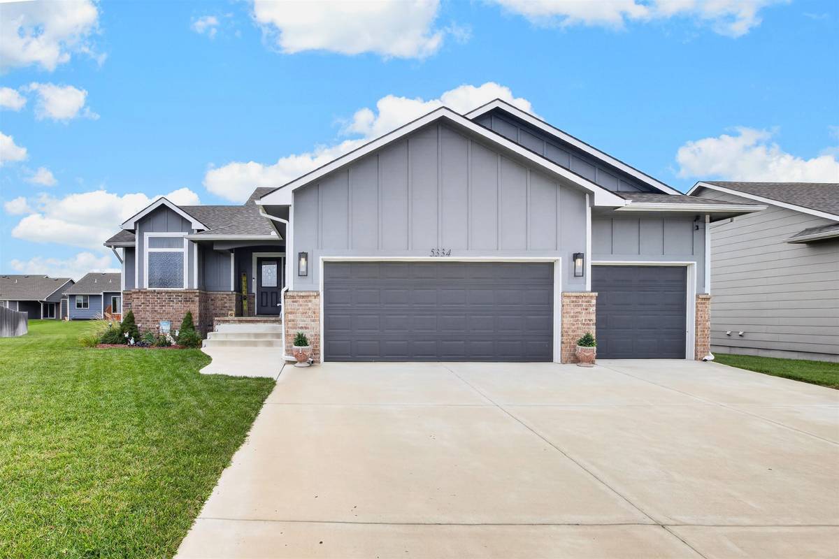 5334 N Pebblecreek St, Bel Aire, KS 67226