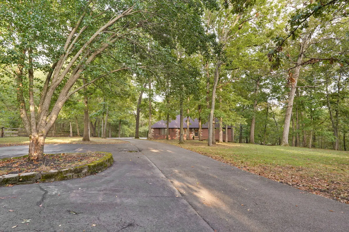 2412 W Azalea RD, Nixa, MO 65714