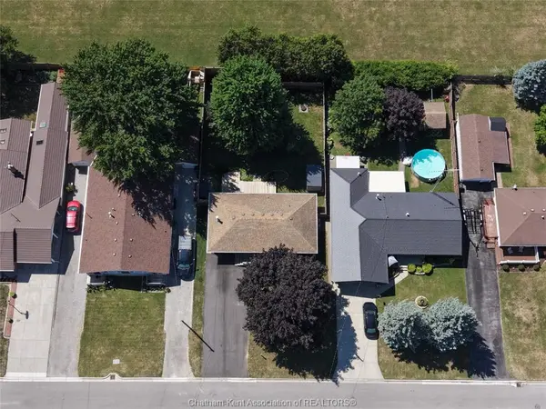 694 ALBERT Street, Wallaceburg, ON N8A 1Y9
