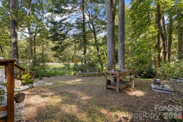 400 Laurel DR, Saluda, NC 28773