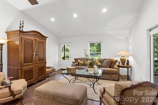 400 Laurel DR, Saluda, NC 28773
