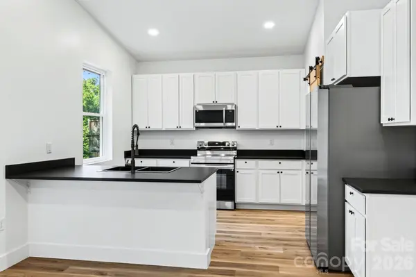 60 Pearl ST, Black Mountain, NC 28711