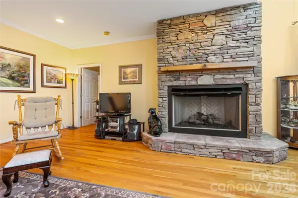 296 Acorn LN, Rutherfordton, NC 28139