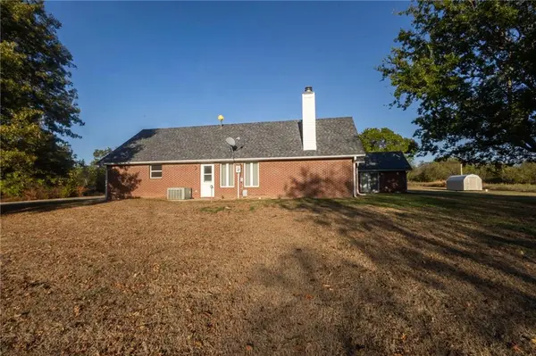914 McBean LN, Coffeyville, KS 67337